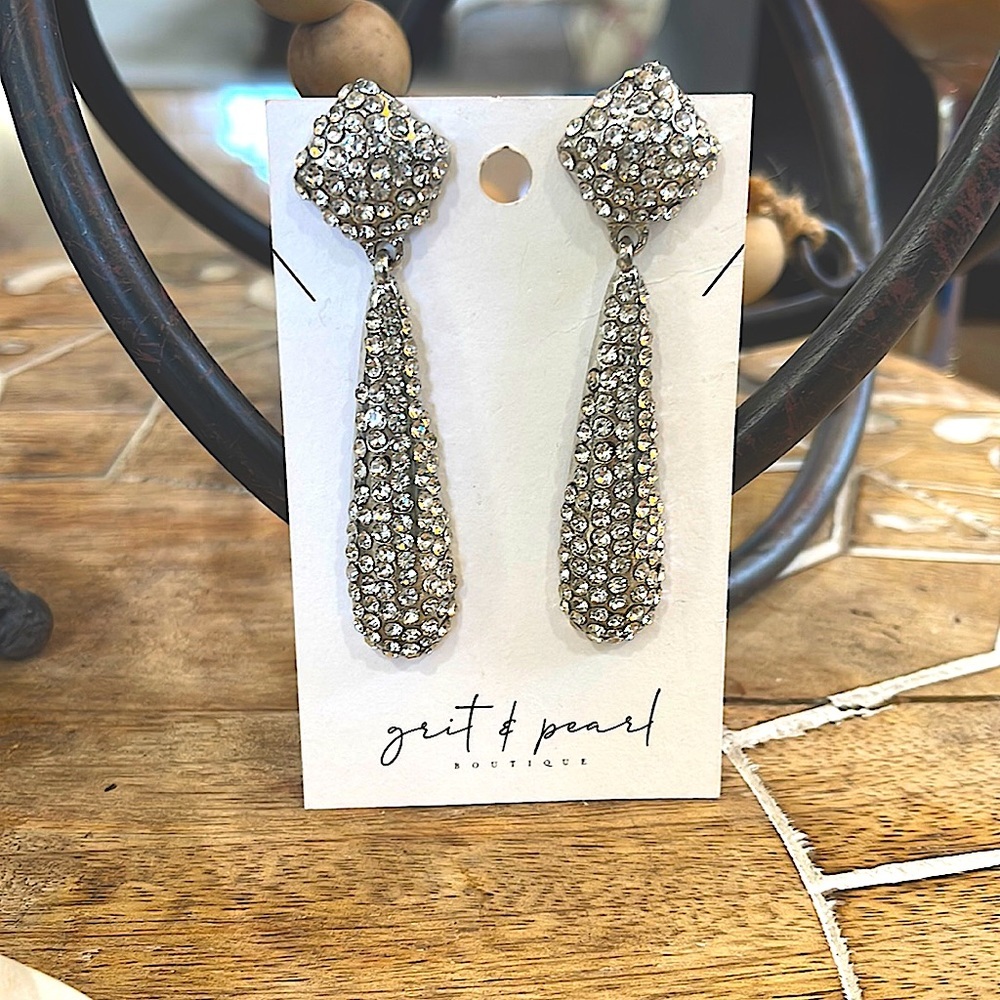Gorgeous drop earrings